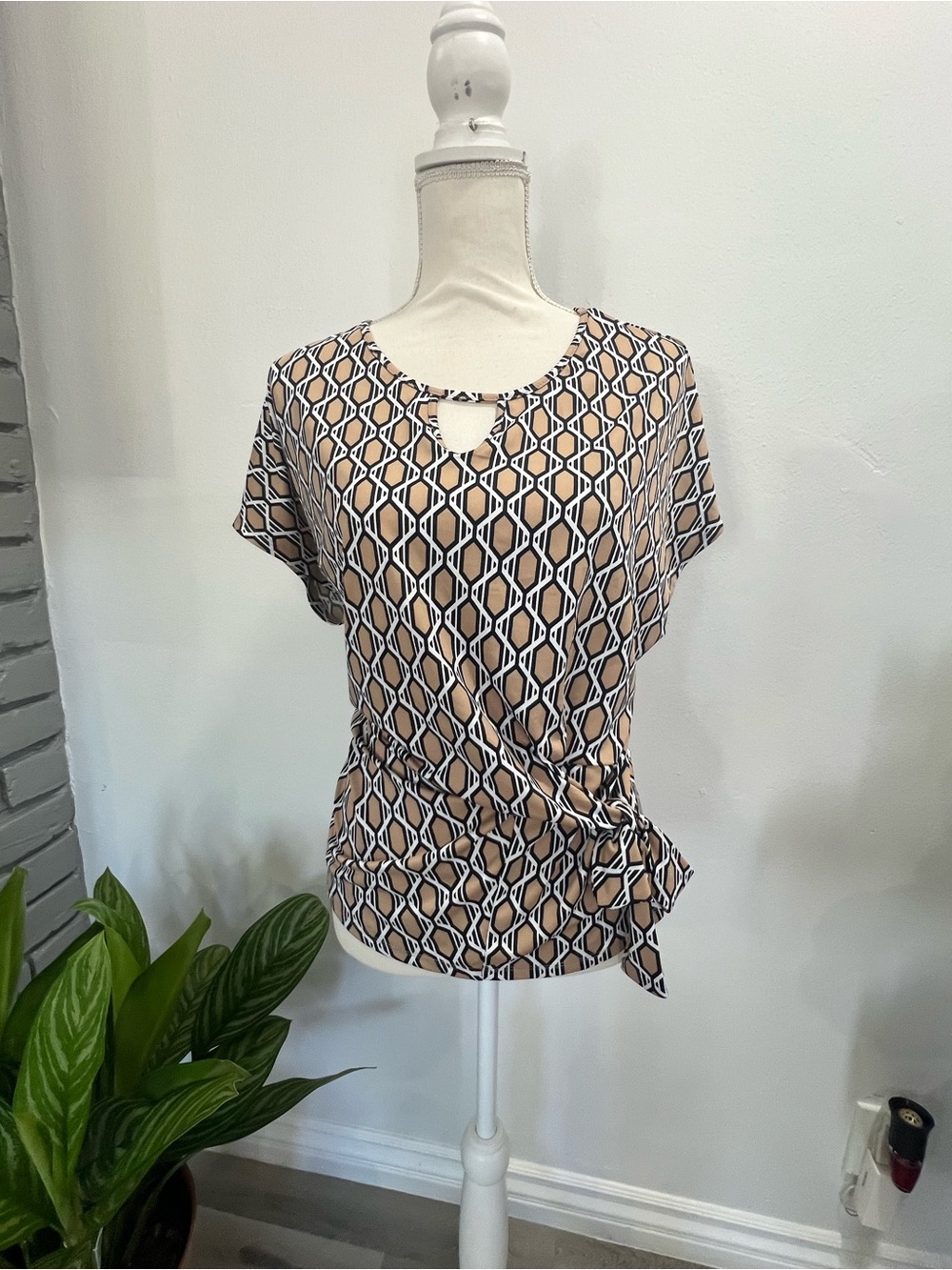 PerSeption Concept Beige and Black Geometric Tie-Waist Top